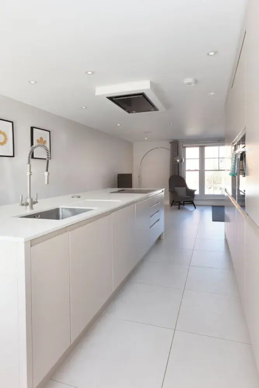 Luxurious Central Windsor Town House