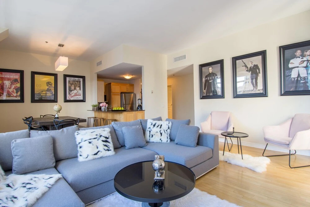 Downtown Condos on De La Montagne by Hometrotting