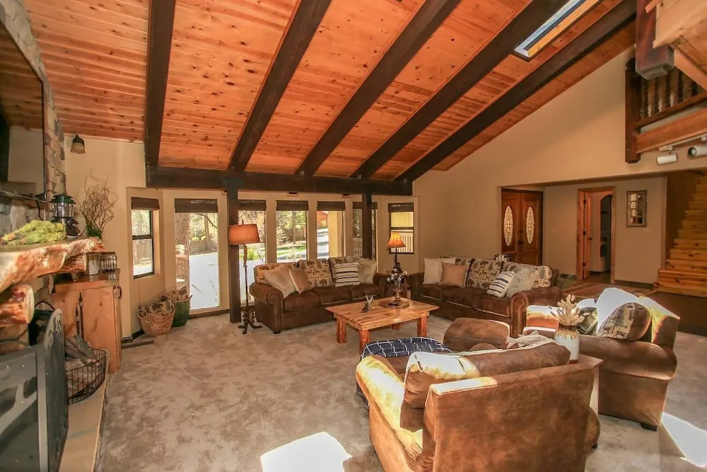 The Lodge at Snow Summit 6 Bedrooms 4.5 Bathrooms Home