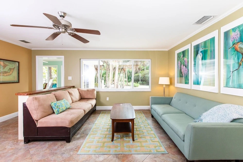 Salty Dog - Dog Friendly Home On Sanibel! 3 Bedroom Home