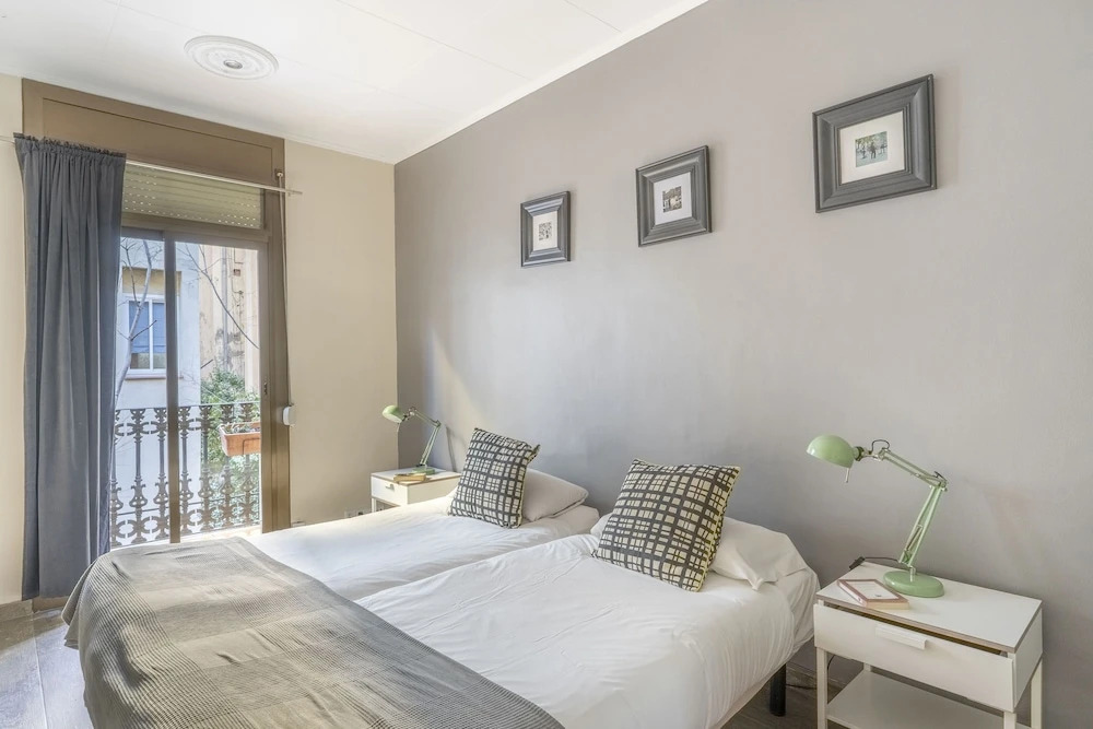 Lovely and Central 4 BR Apartment
