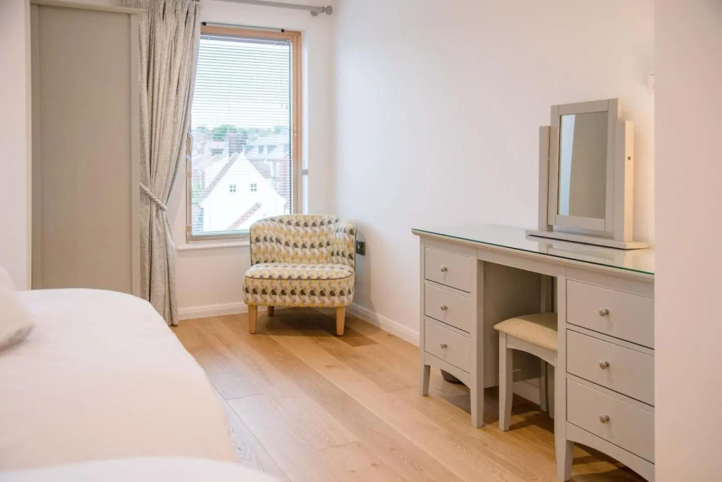 8 Deben Wharf