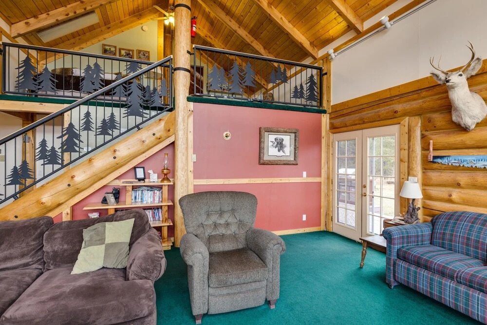 Bucksaw Lodge