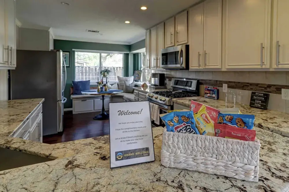 Spring Branch Haven - Cozy 3BR Oasis, Pet Friendly