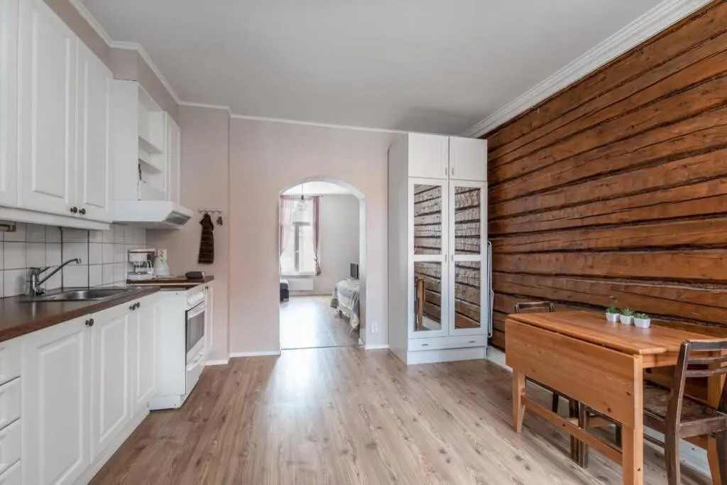 SELF-SERVICE apt 10 min from bus-&railway station, free bike!