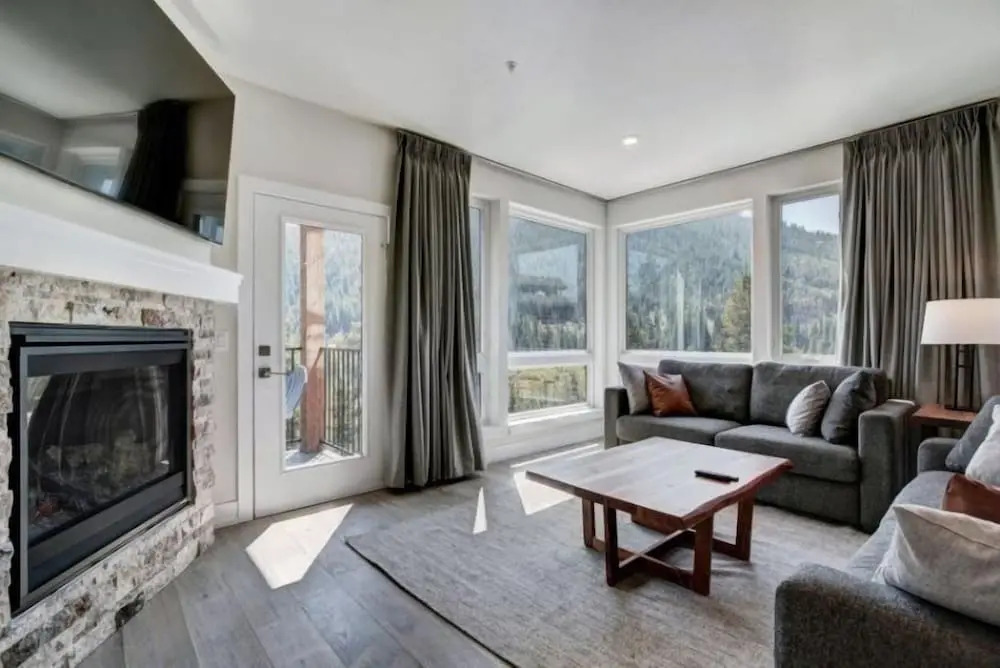 Clearwater Lofts - 3 Bedroom Luxury Condo Near Lakeside Village