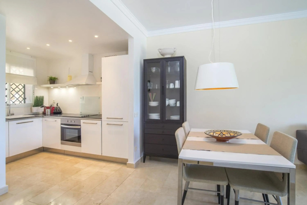 2 bedroom apartment next to porto