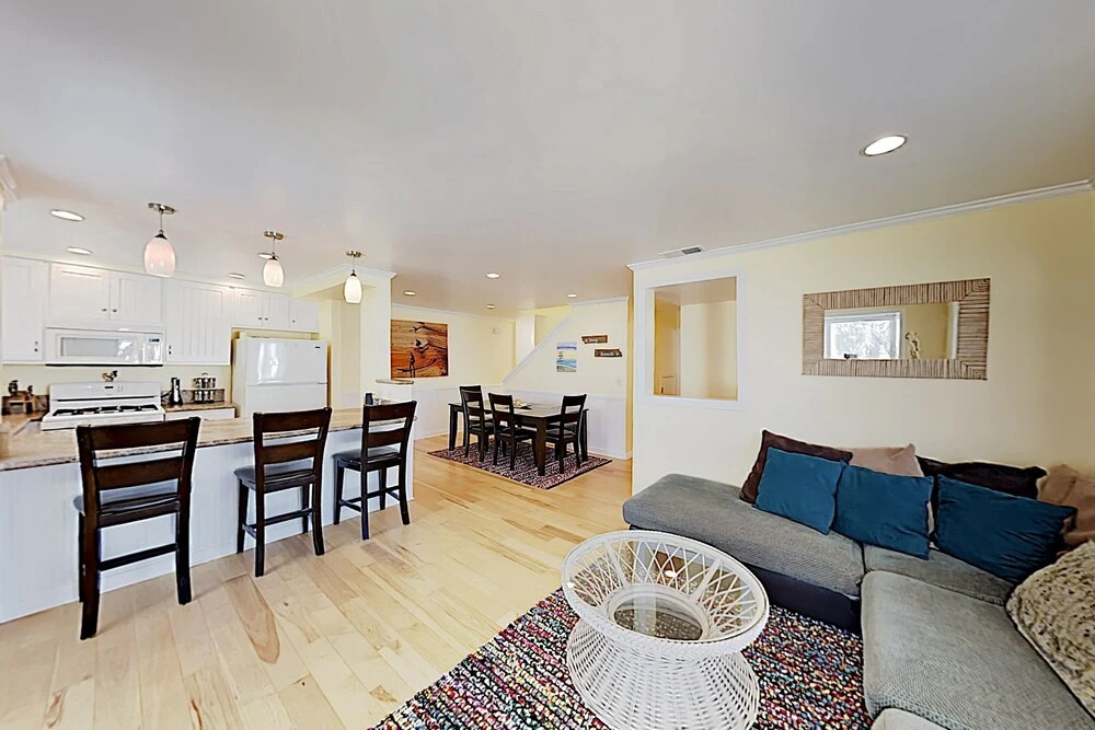 Mission Beach : Private Garage, Surfboards 3 Bedroom Home