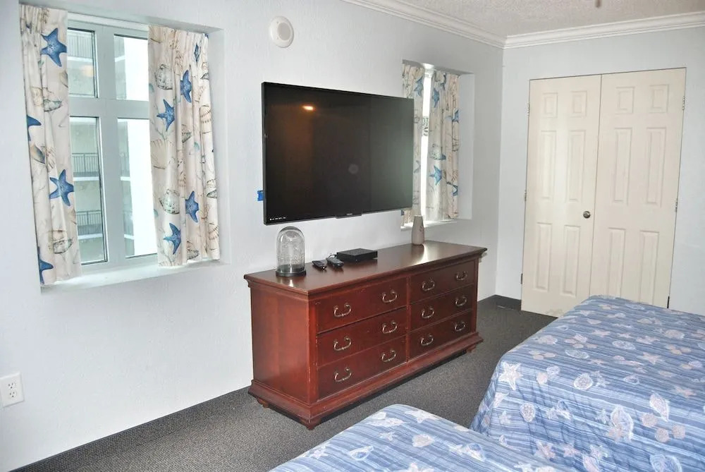 GRAND ATLANTIC RESORT 601 - 3 Bedroom Condo by RedAwning