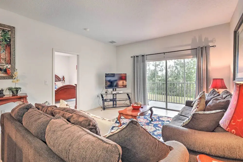 Kissimmee Condo w/ Resort Perks - 5 Mi to Disney!