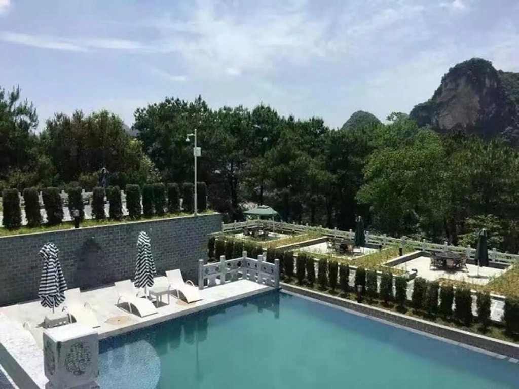 Yangshuo Mountain Top Retreat