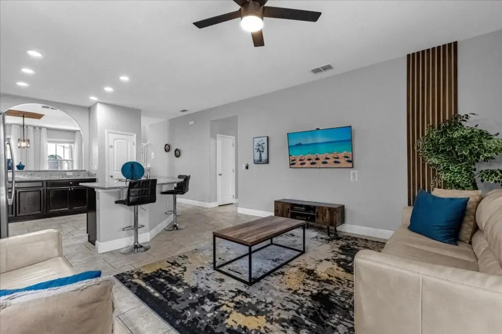 5 Bedrooms 4 Bathrooms Solterra 5357 Oa