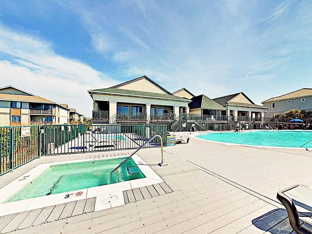 New Listing! Crabby 5: Pool, Hot Tub, Beach, Golf 4 Bedroom Condo