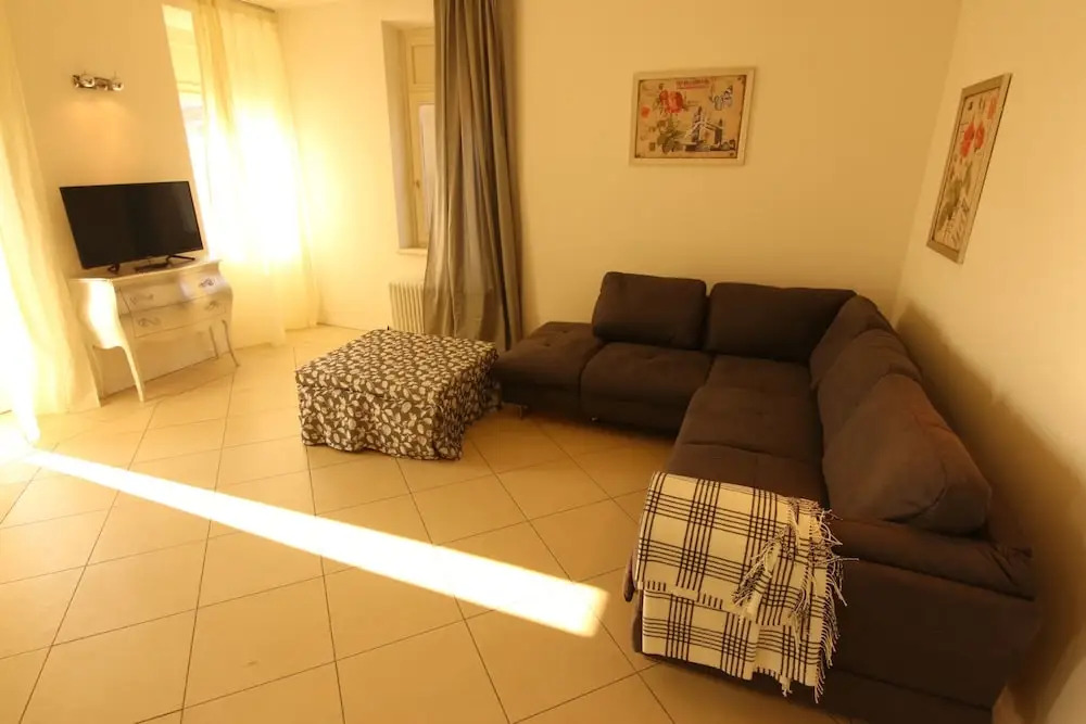 The charmant apartment with lake view