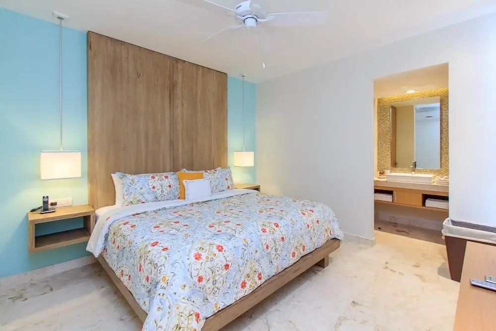 A-Nah Apartments, Rooftop Pool, walking distance to 5th avenue