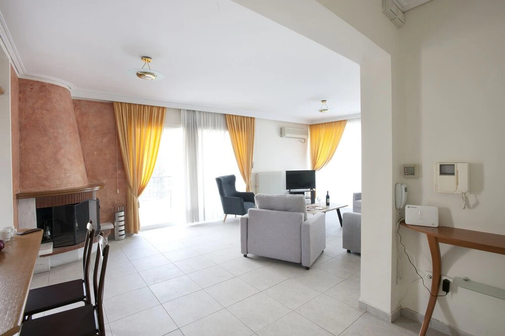 Ano Glyfada- A Big Comfortable Apartment
