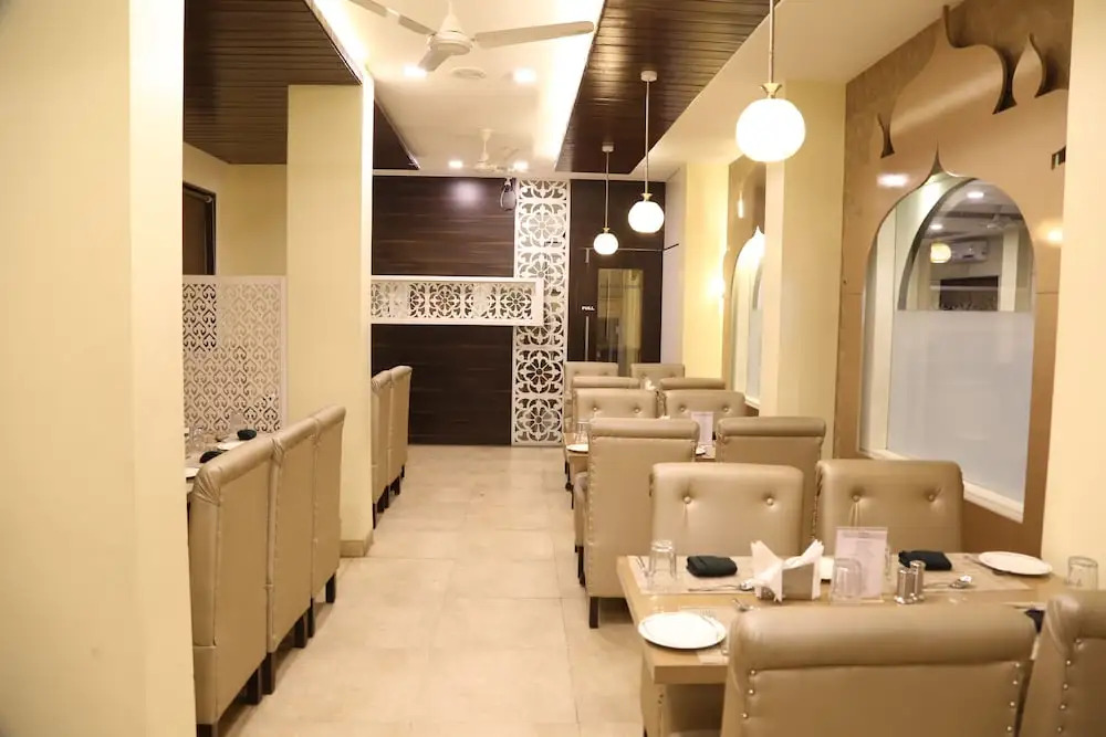 OYO 9953 Hotel Alankar