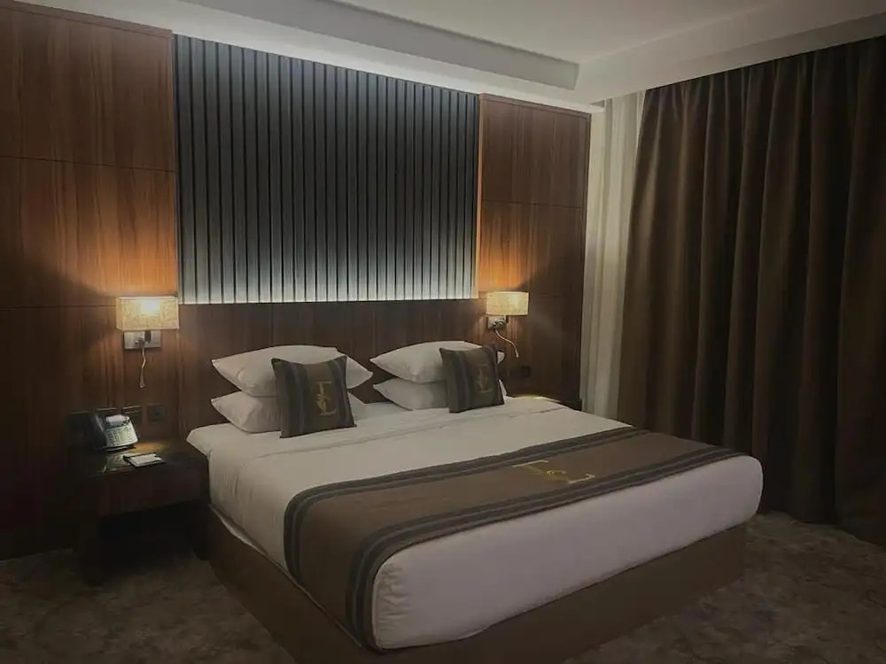 E Hotel