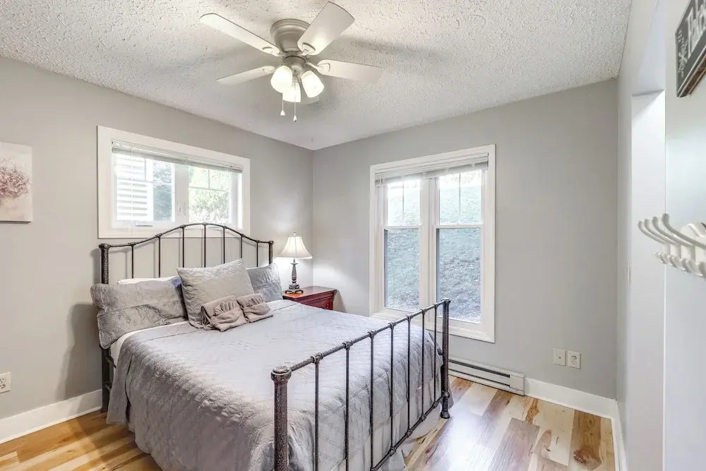 6 Mi to Skiing: Mtn-view Condo in Seven Devils