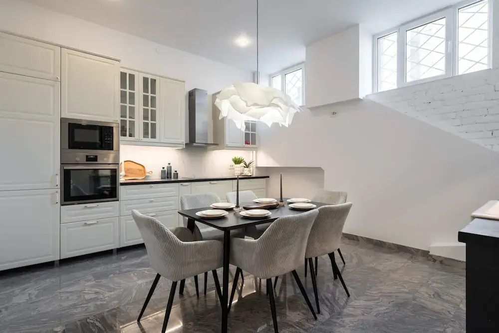 Calea 3BR Victoriei Stunner - Two Living Rooms - Balconies on the Avenue