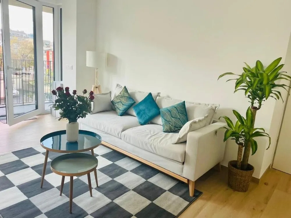 New 1 bedroom in City Center- Terrace