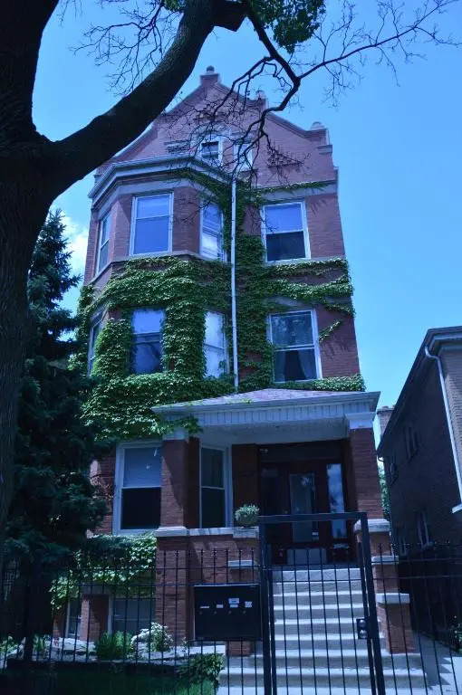 Sunny, Spacious, 3BR 1BA Davlin INN Chicago