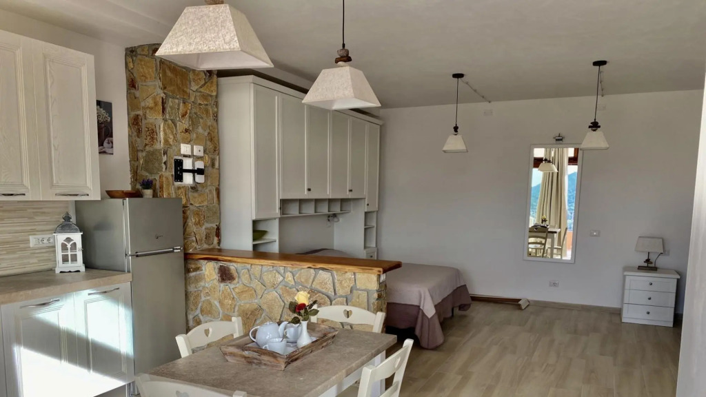 Lovely two-room apartment, newly opened, in a semi-detached villa in a panoramic position.-Villetta Zuccale 4