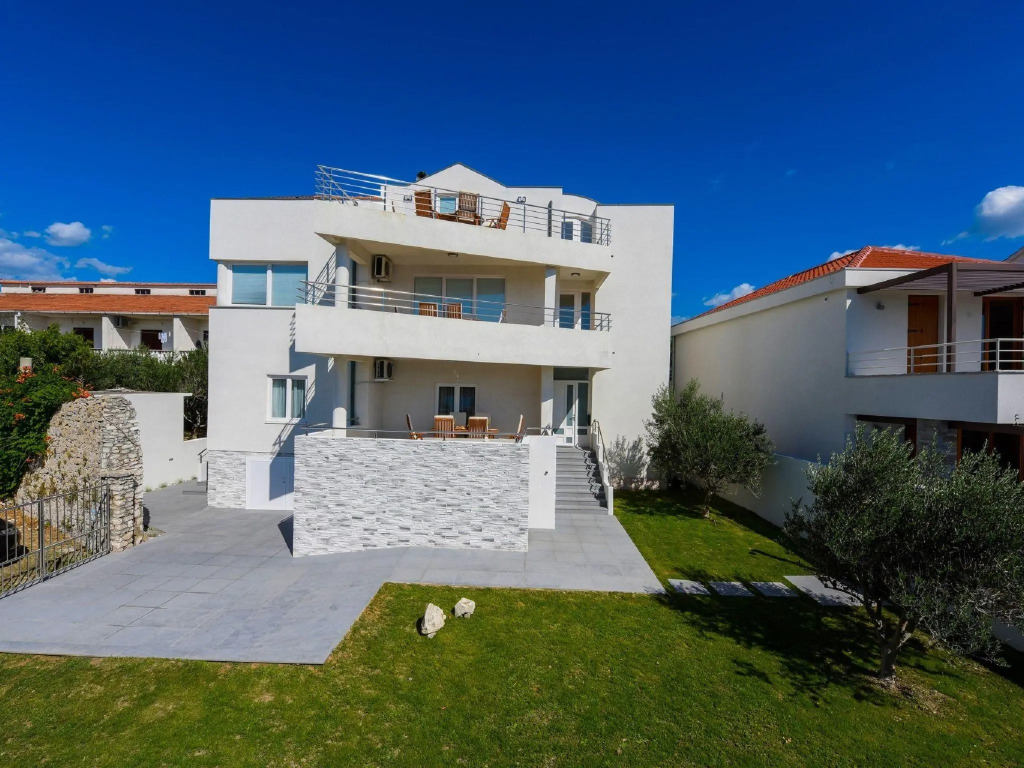 Modern villa in Nin by the sea
