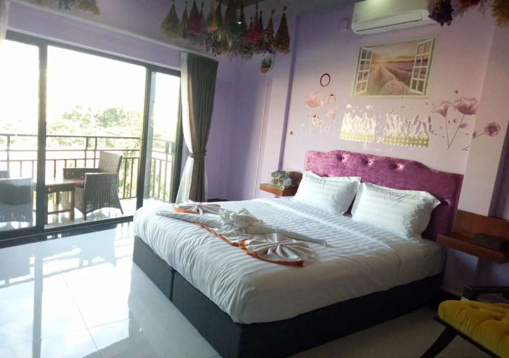 Color Creative Hotel - Hostel