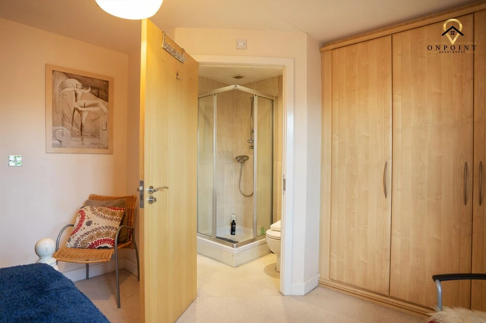 Captivating & Comfy 3 Bed Home 2Parking