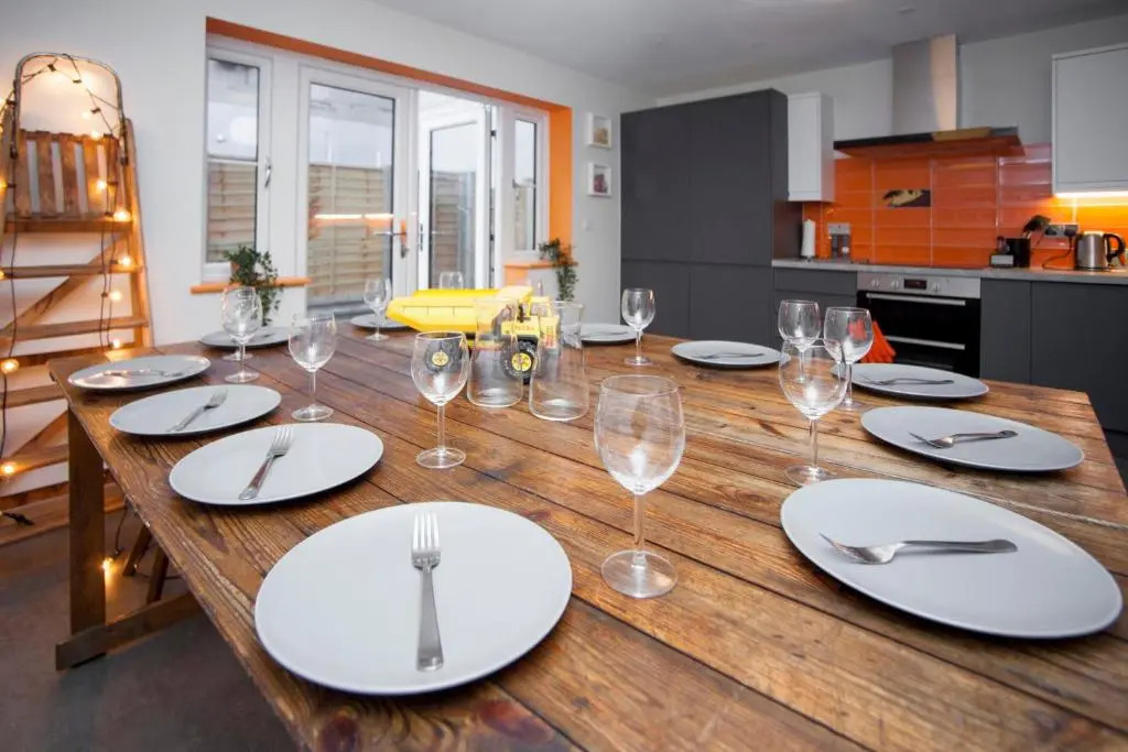 higgihaus #3b 4 Bed Big Groups Hip Location Sleeps 10
