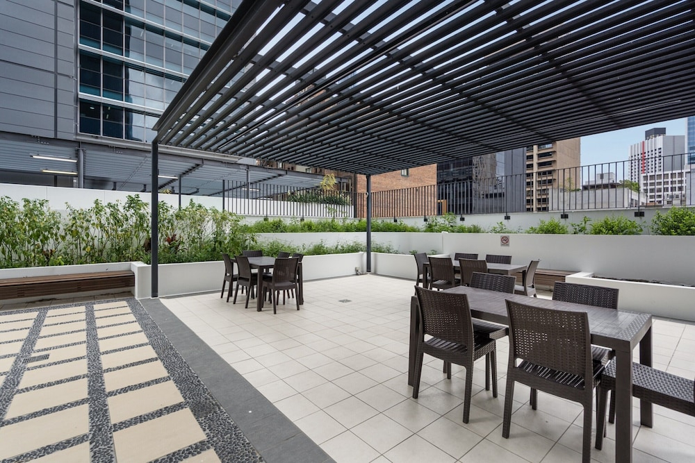 Bright 1-bed Retreat in Charlotte Towers