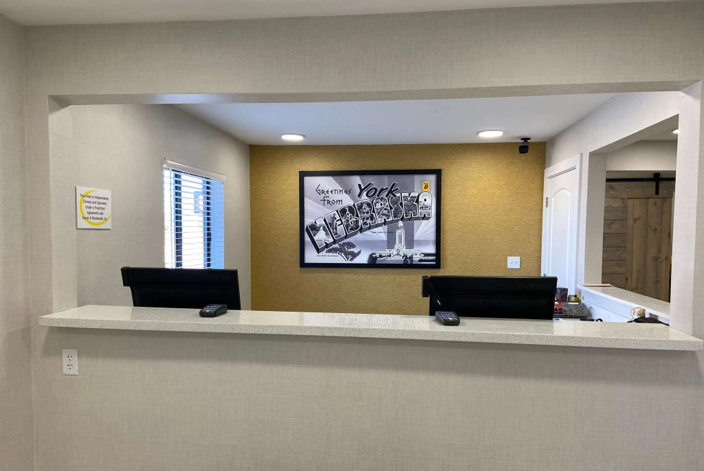 Super 8 by Wyndham York NE