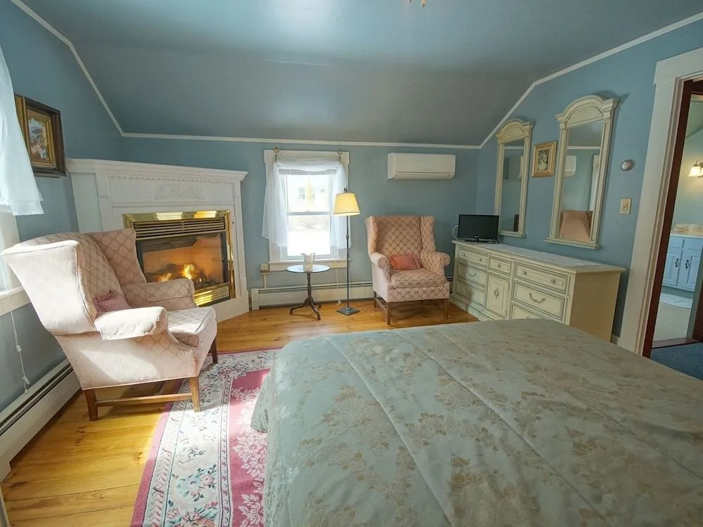 The Tuckernuck Inn