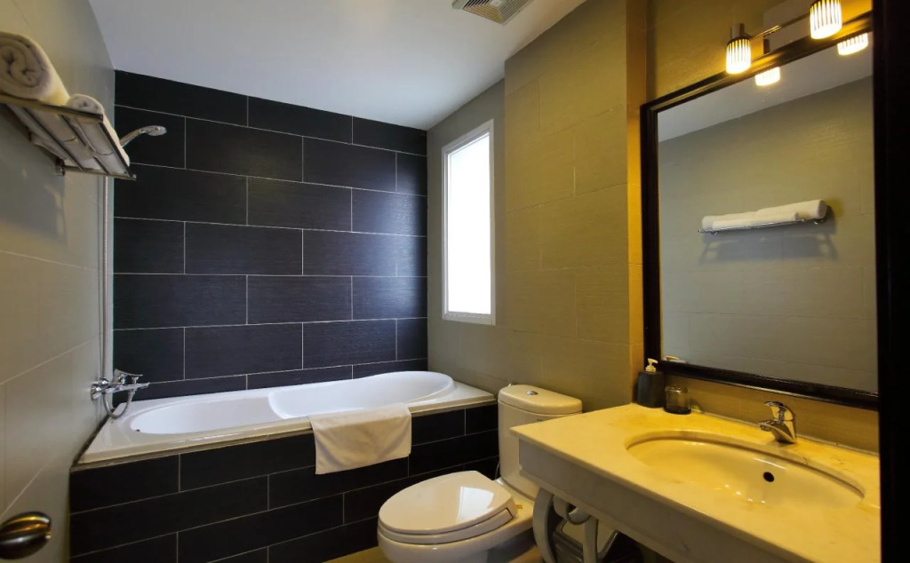 Iris Hotel