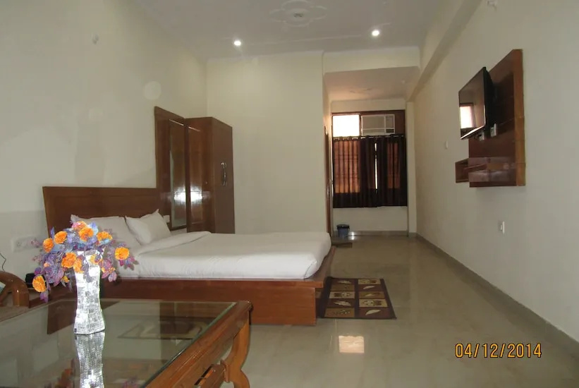 Hotel Vrindavan Garden