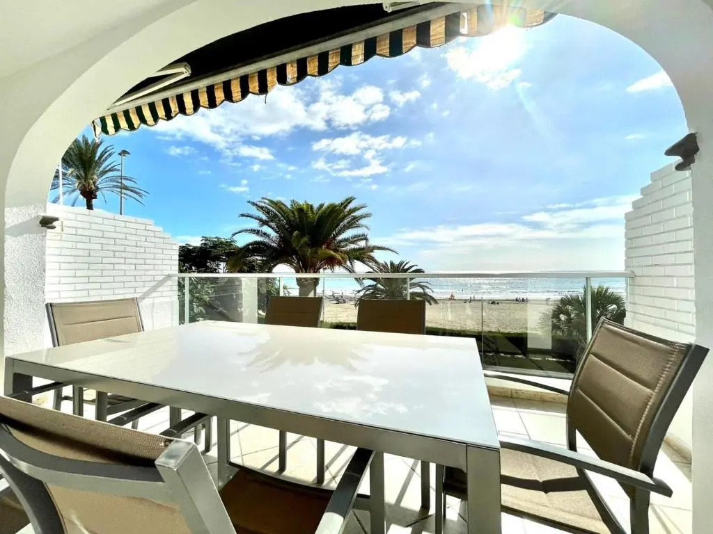 Apartamento 3A con FreeWifi y estupenda vista a Mar en Playa Las Burras