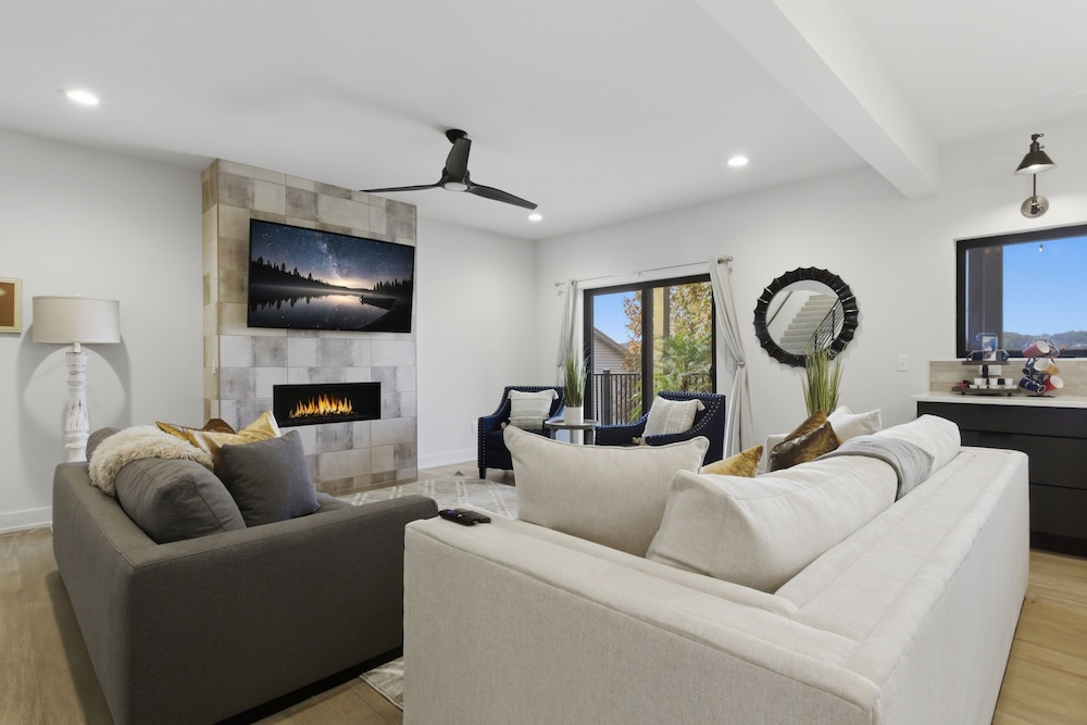 New Lakefront Home With Private Dock, Game Room & Firepit at 9MM