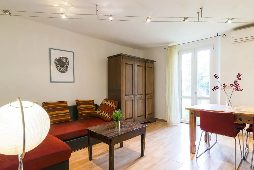 Nelson Mandela Forum Flat