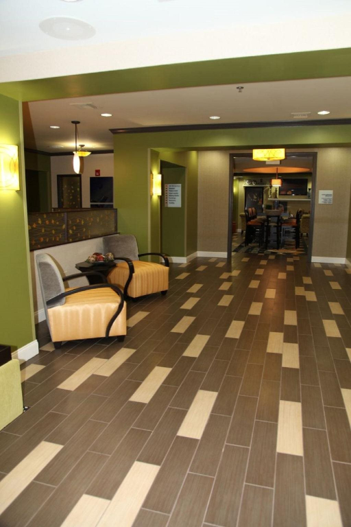 Holiday Inn Express & Suites - Huntsville Airport by IHG