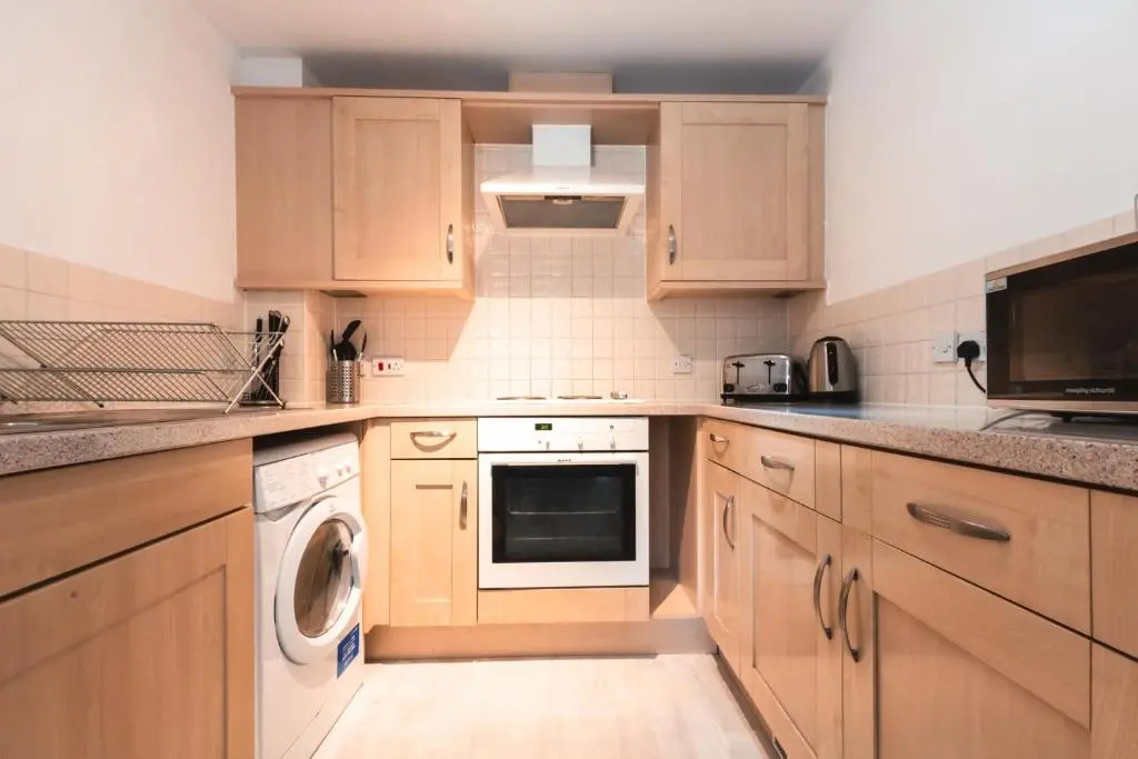 BEST PRICE! STUNNING 2 Bed City Centre - 4 single beds or 2 Super king, Smart TVs, Sofa Bed & FREE SECURE PARKING
