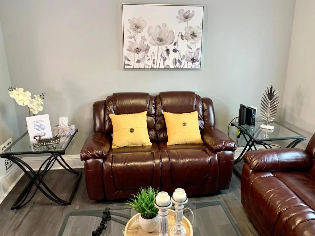 Texas Hold-em Duplex- 3BR Free Parking