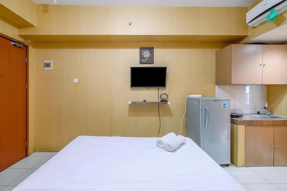 Comfort And Modern Studio At Margonda Residence 4 Apartment