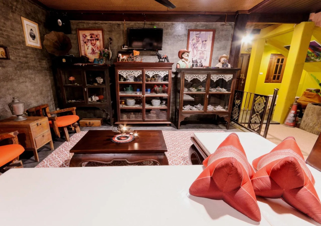 Baankeaw Huenkwan Boutique Hotel