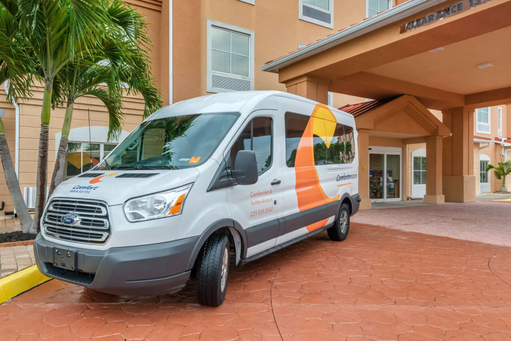 Comfort Inn & Suites Fort Myers Airport