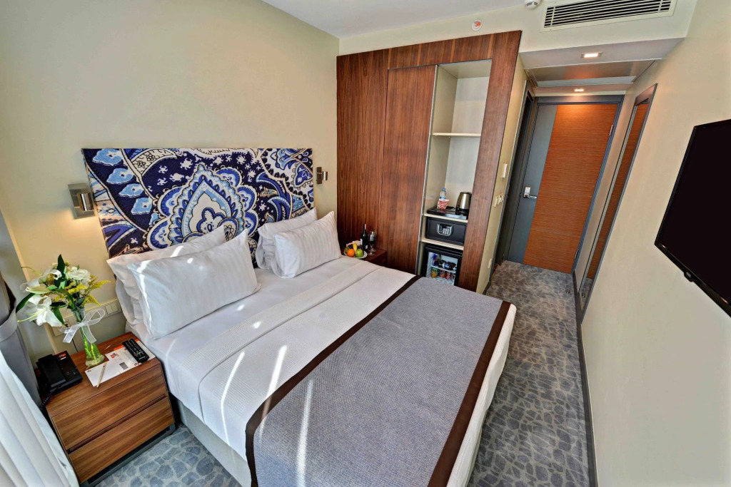 All Inn Hotel