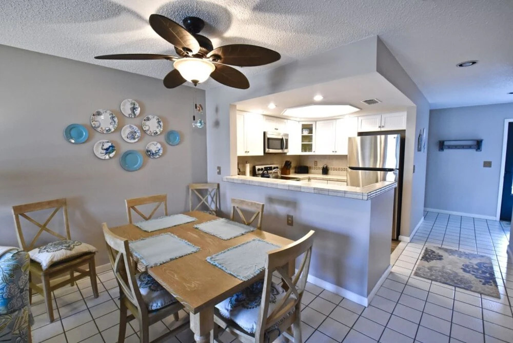 Seawinds 77 - Remodeled Sea Winds 2 Bedroom Steps to the Pool Lagoon View