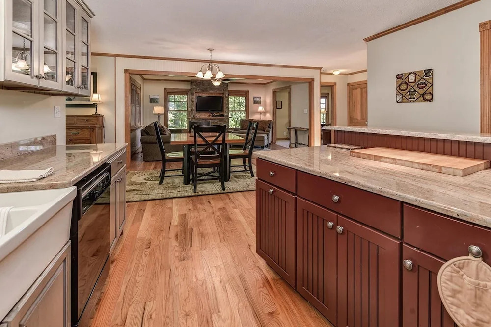 Cedar View House 3 Bedrooms 3 Bathrooms Home