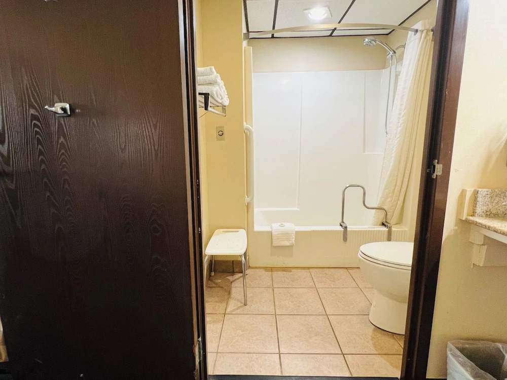 Hometown Inn & Suites