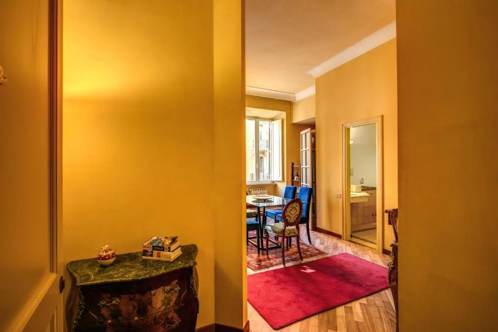 CIR 6380 V Twin B Stylish Renovated Flat in Vatican Area